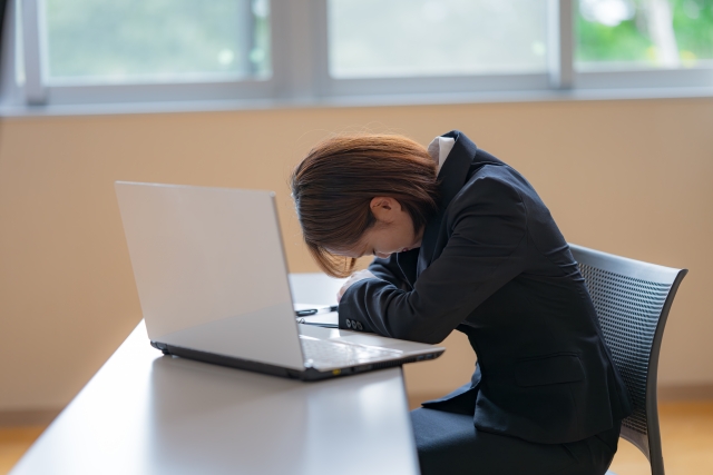 落ち込んでいる新入社員